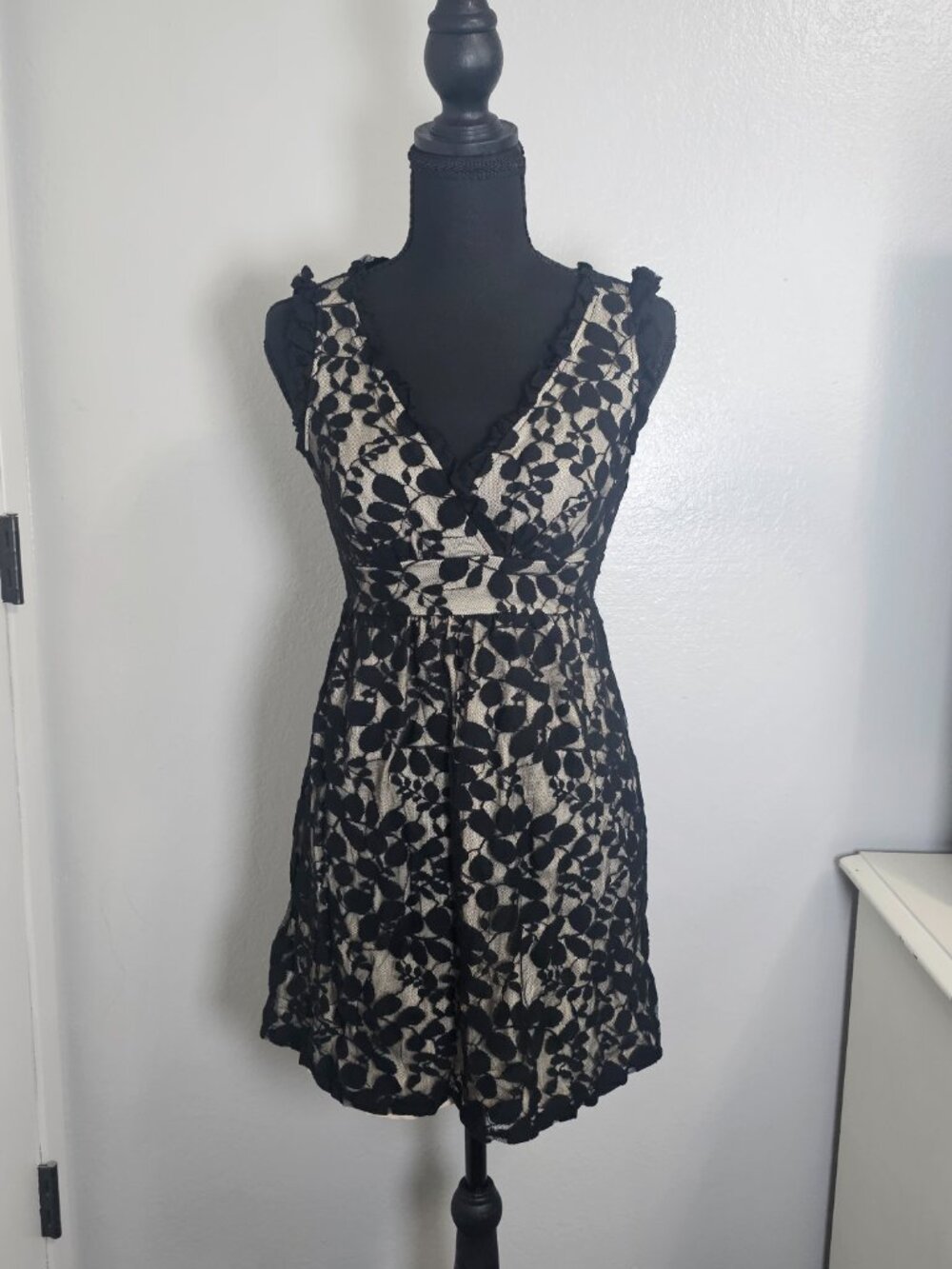Forever21 Ruffled Sleeveless Black Lace Beige Lining Dress - Size Small - Picture 2 of 6